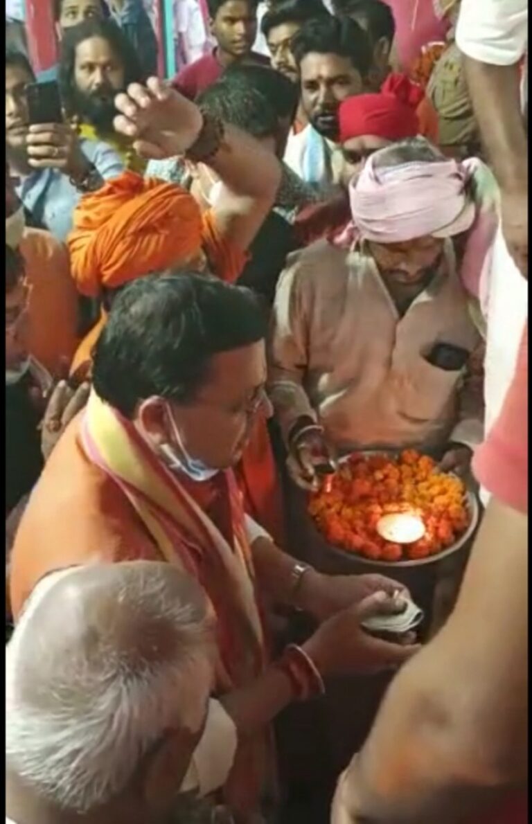 मुख्यमंत्री पुष्कर सिंह धामी ने किए रामलला और हनुमानगढ़ी के दर्शन, की राज्य की खुशहाली की कामना