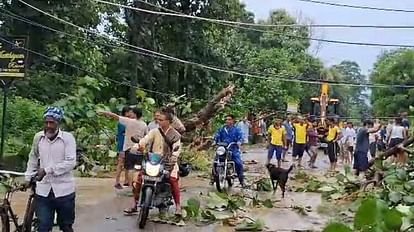 उत्तराखंड जौलीग्रांट में बारिश लाई आफत,एयरपोर्ट में घुसा बाढ़ का पानी, यहां मोर्चा संभालने उतरी SDRF