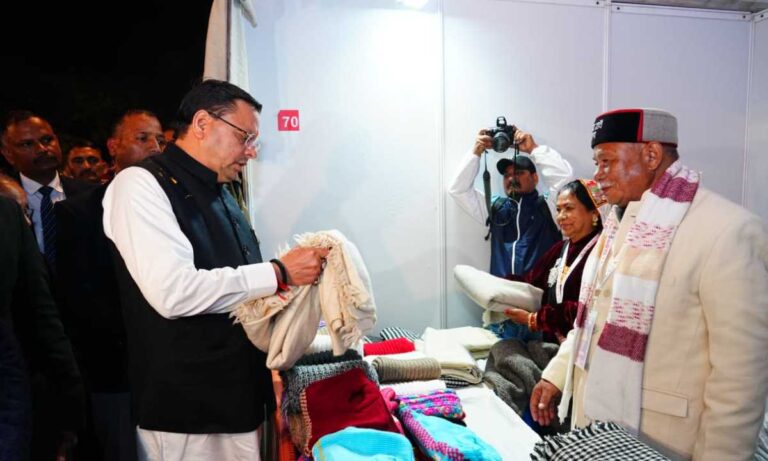 आदि गौरव महोत्सव में पहुंचे मुख्यमंत्री धामी, भगवान बिरसा मुंडा को दी श्रद्धांजलि