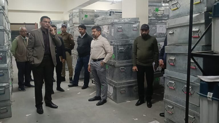 डीएम ने किया EVM–VVPAT वेयरहाउस का निर्धारित प्रोटोकॉल के अनुरूप त्रैमासिक निरीक्षण