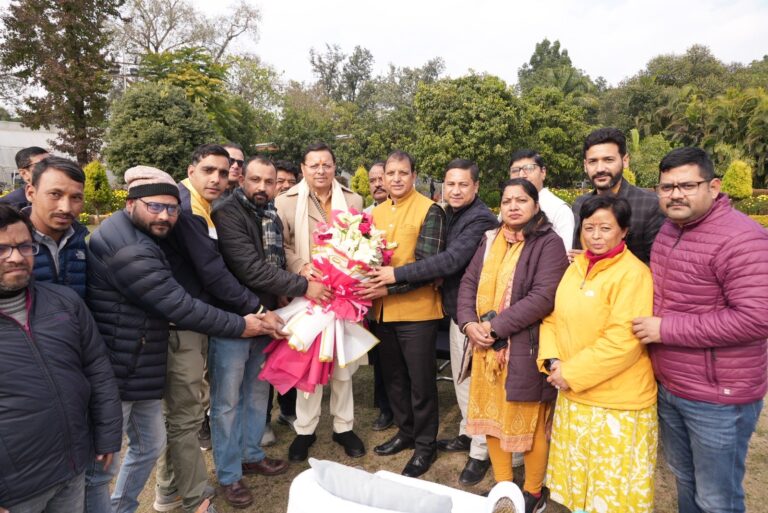 मुख्यमंत्री से प्रेस क्लब की नव निर्वाचित कार्यकारिणी के पदाधिकारियों ने की शिष्टाचार भेंट