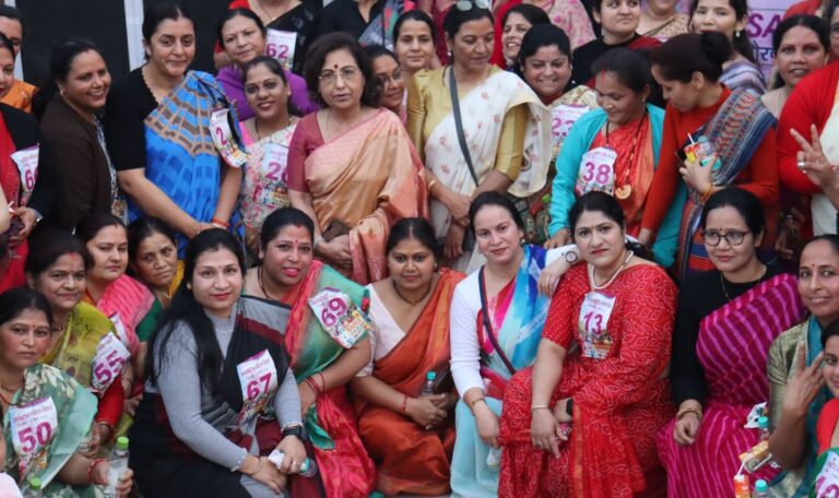 साड़ी गौरव मैराथन का आयोजन, महिलाओं ने परंपरा और फिटनेस का दिया संदेश…