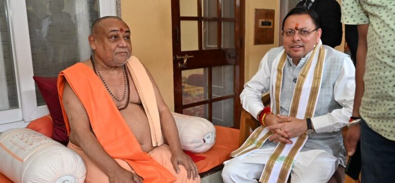 हरिद्वार में मुख्यमंत्री धामी ने शंकराचार्य स्वामी राजराजेश्वराश्रम महाराज से लिया आशीर्वाद…