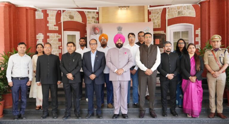 आपदा में उत्कृष्ट कार्य करने वाले कार्मिकों को राज्यपाल ने किया सम्मानित…