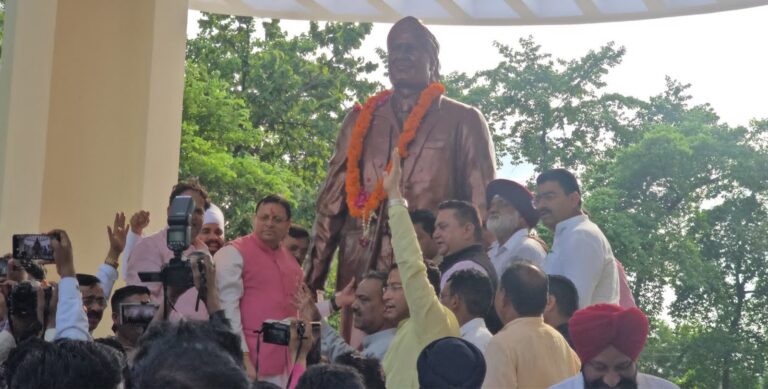 रुद्रपुर में शहीद ऊधम सिंह की कांस्य प्रतिमा का अनावरण, मुख्यमंत्री ने दी ₹3.85 करोड़ की विकास परियोजनाओं की सौगात